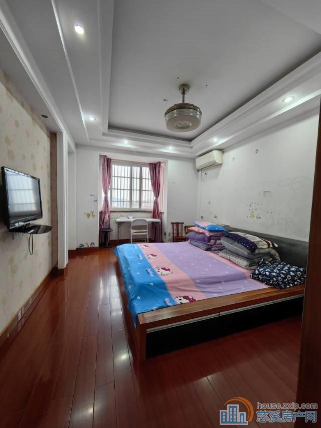 玲珑小区 精装130平方109万电梯房