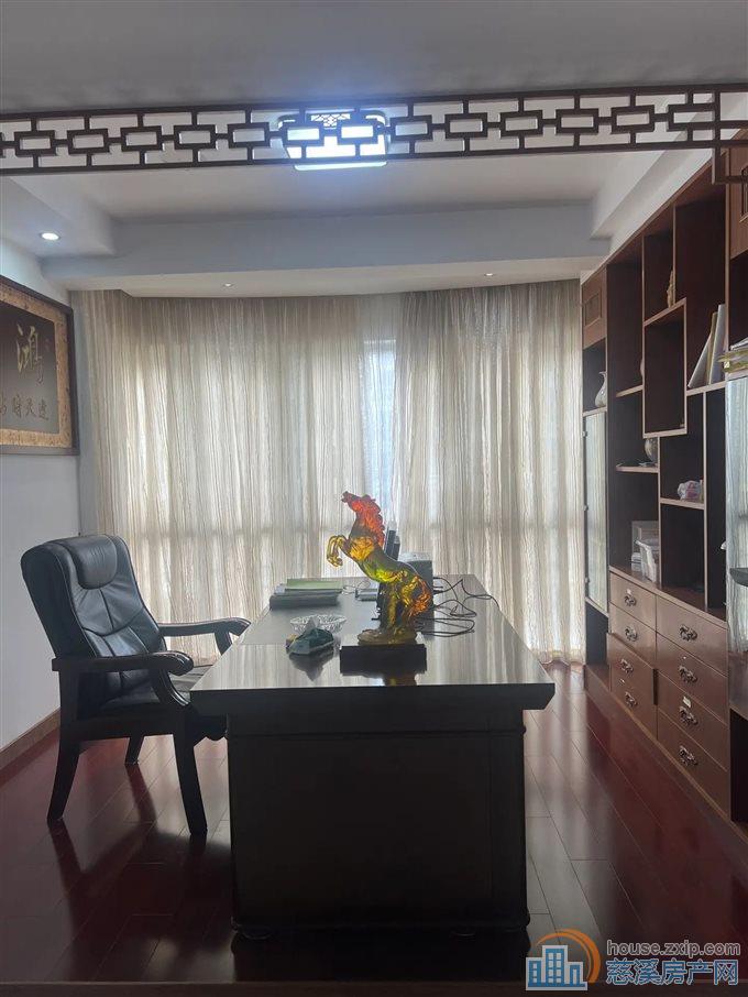 东方明珠城204平205万带车位四居室