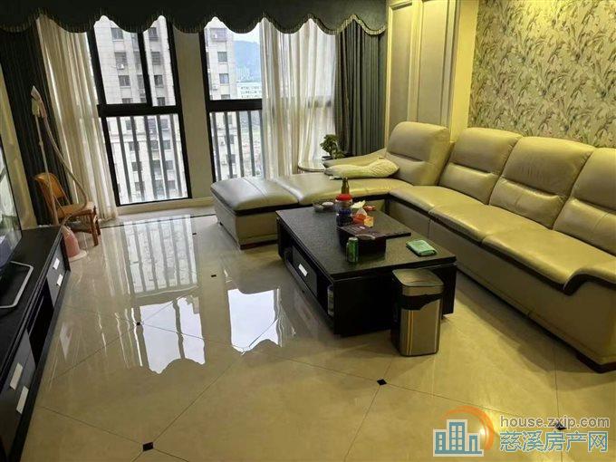 鸣北南区精装153平带车位储藏间2年到