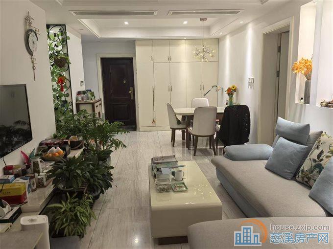 人和家园  精装修 三房朝南 带杂物间