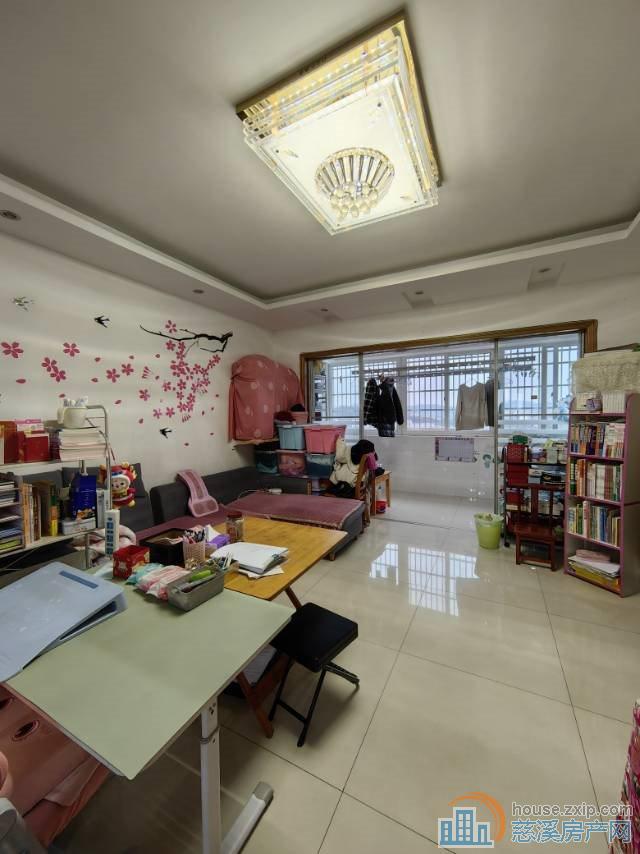 玲珑小区 精装130平方109万电梯房