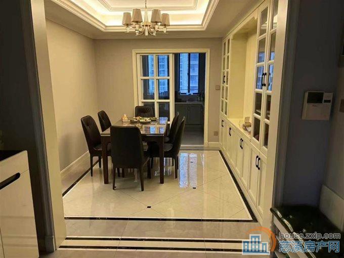 鸣北南区精装153平带车位储藏间2年到