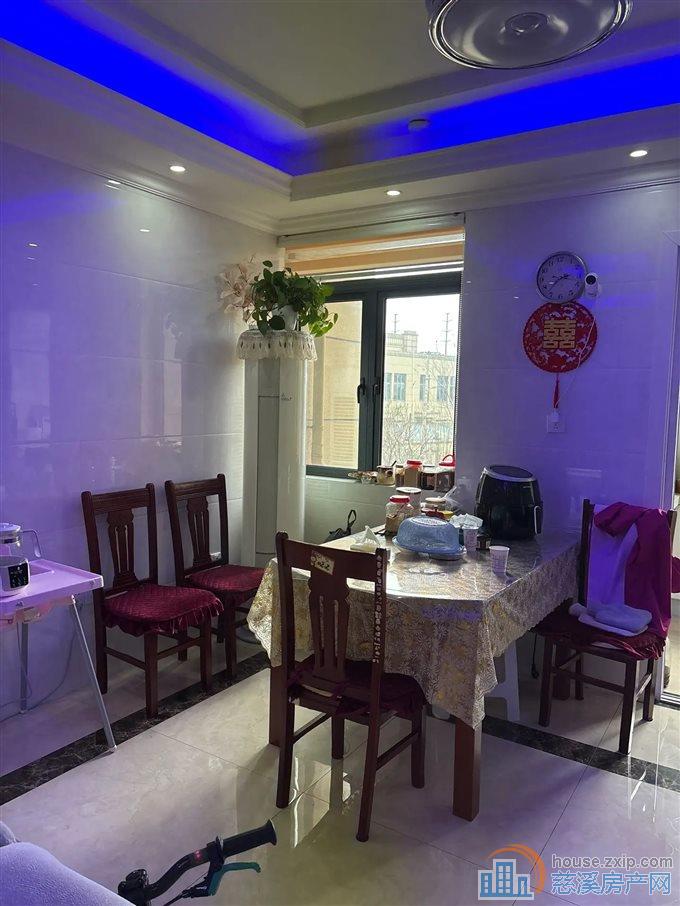 绿德家园 精装125平方135万带车位