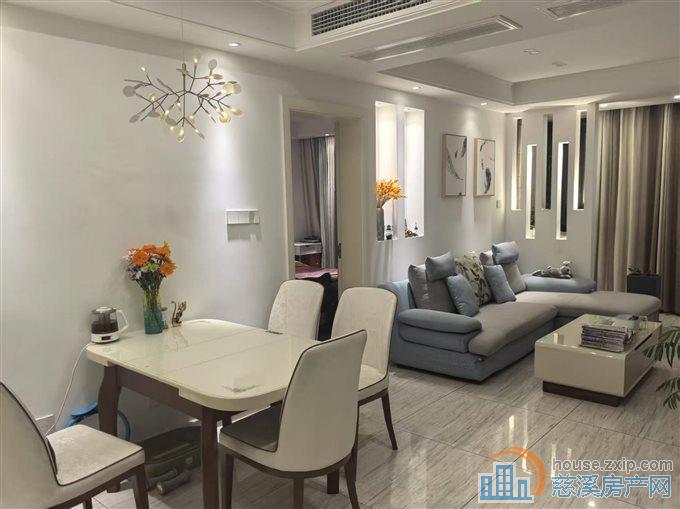 人和家园  精装修 三房朝南 带杂物间