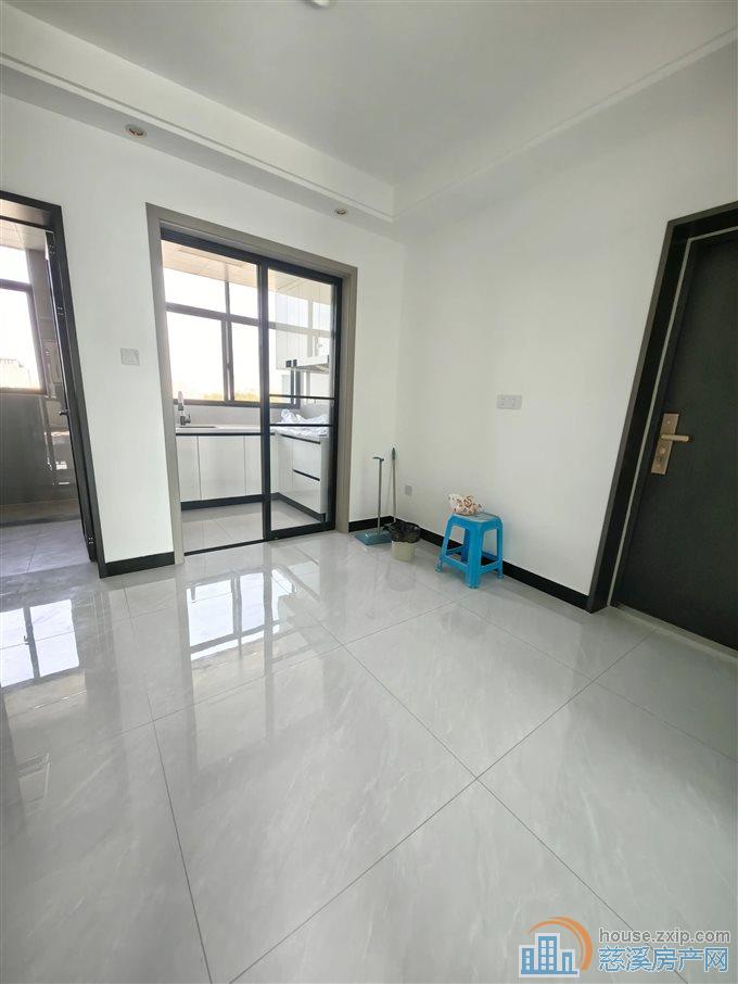 城东新村 65平全新精装113万上林西