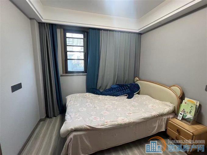 祥生望玥府洋房127平3房1书房精装