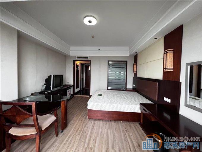 波斯曼朝东全新精装地板下半年初二