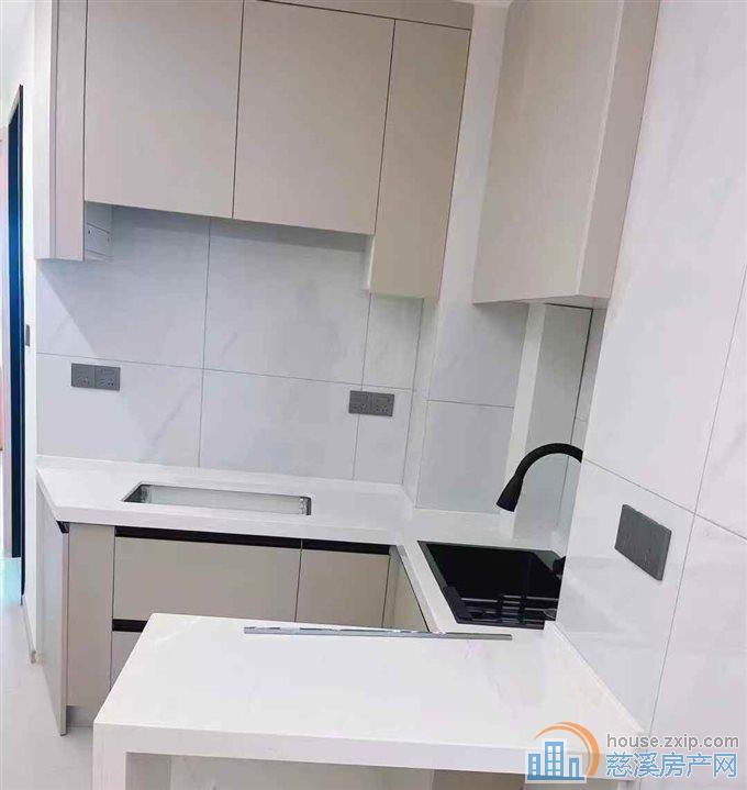 景观花苑二期56平精装修65万