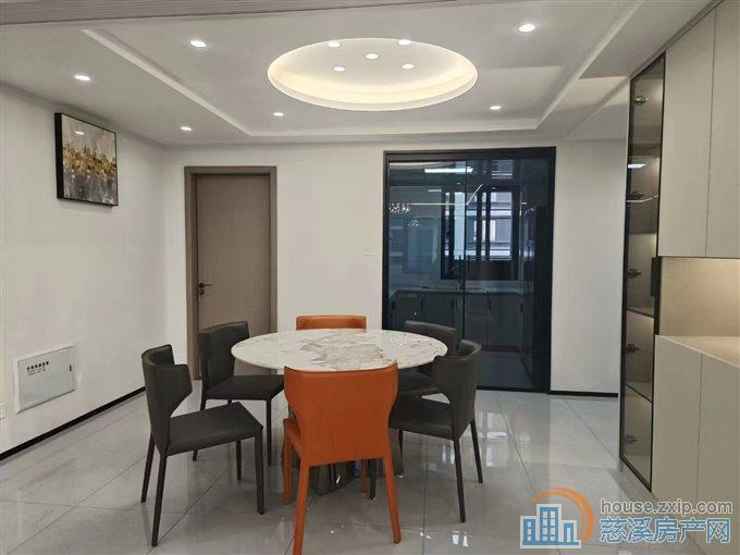 檀府东区洋房三室二卫精装双车位7200元