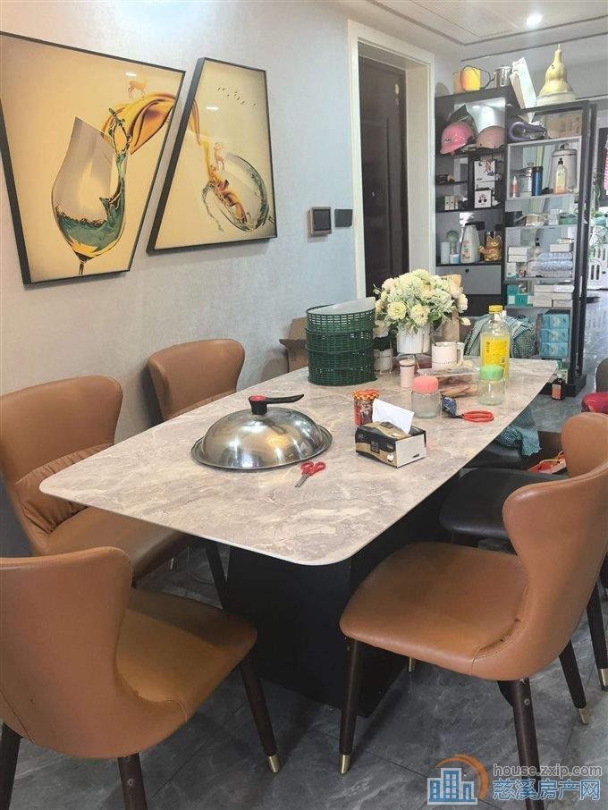 保利俯院江南 精装修 带车位 采光好