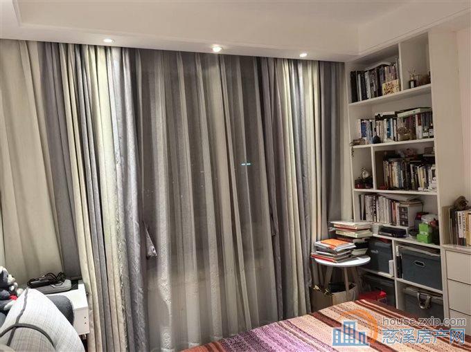 人和家园  精装修 三房朝南 带杂物间