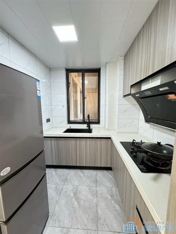 观湖佳苑93平149万明月书包