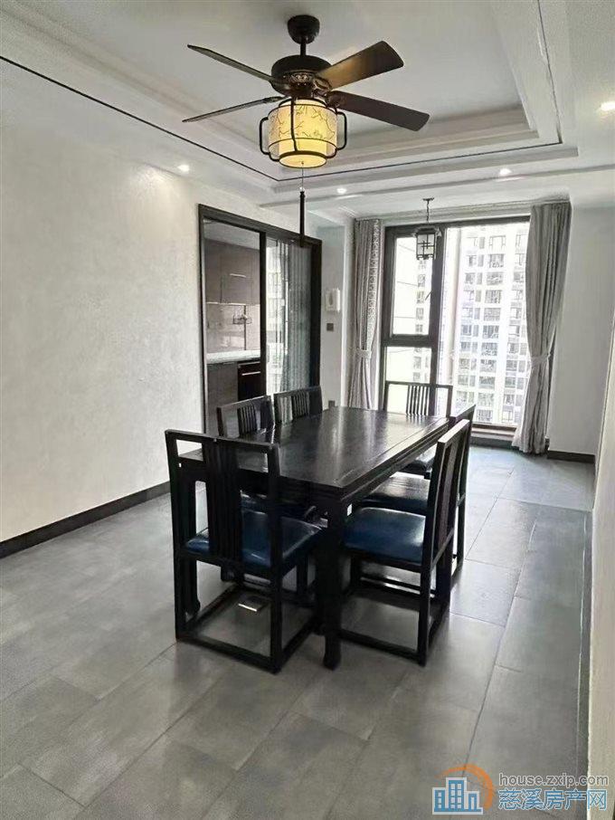 复地二期142平好楼层东边套精装车位