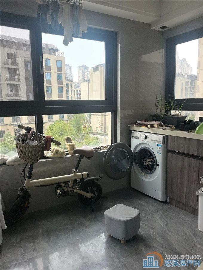 保利俯院江南 精装修 带车位 采光好