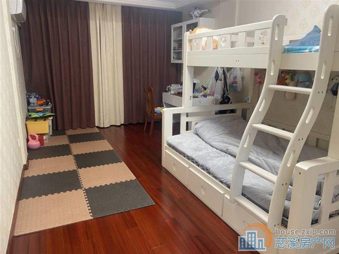 西洋寺3楼精装90平架空层一间