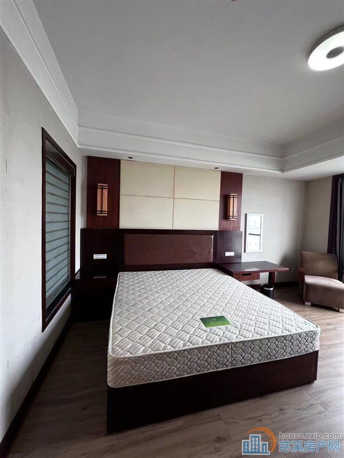 波斯曼朝东全新精装地板下半年初二