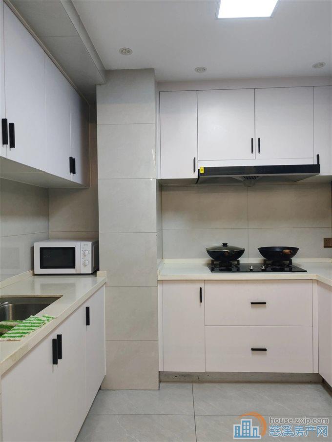 保利银杏小镇88平132万精装