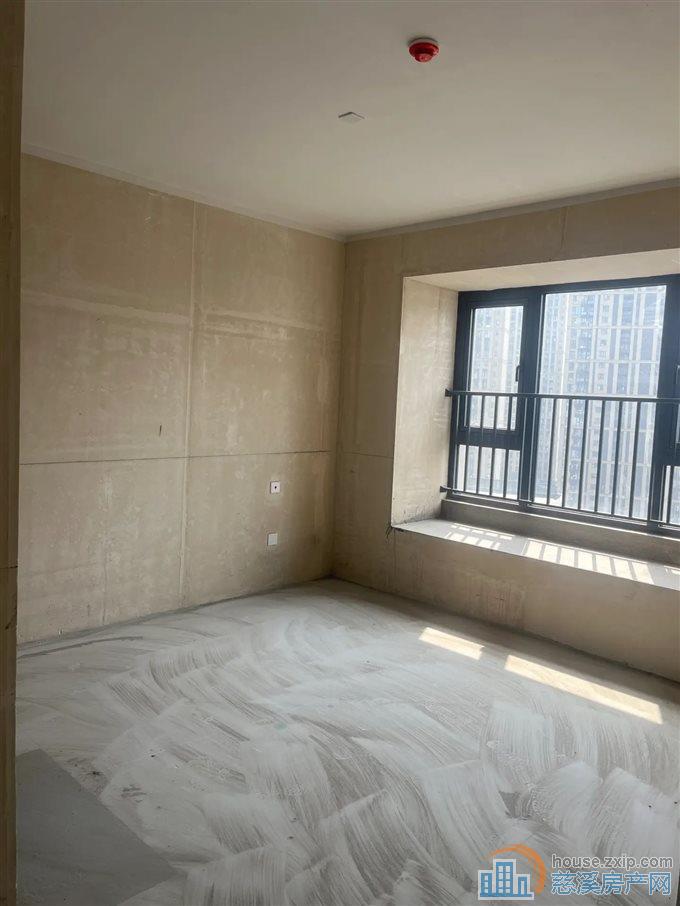 江樾潮启 毛坯130平方206万 带车位