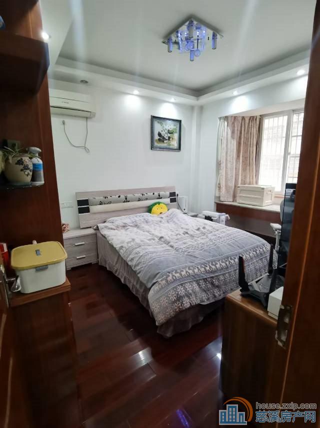 嘉都苑低楼层面积109平车库精装122万