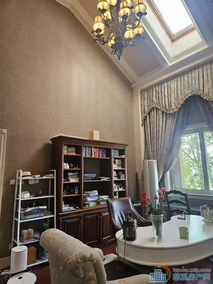 梵石洋房顶楼复式253平豪装带车位