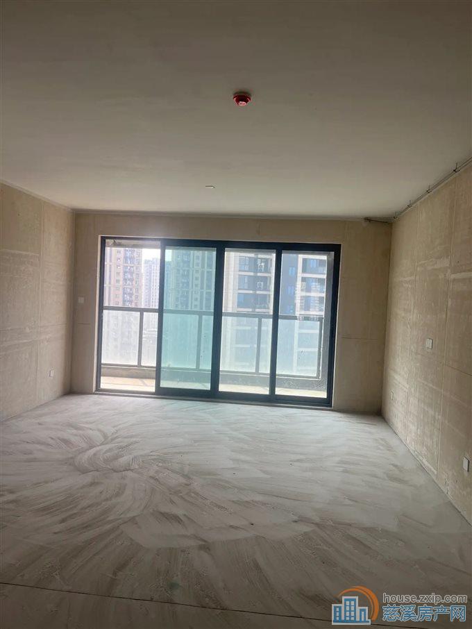 江樾潮启 毛坯130平方206万 带车位