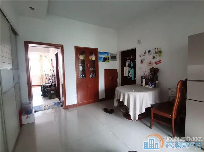 鸣山新村 精装修 带杂物间 满两年