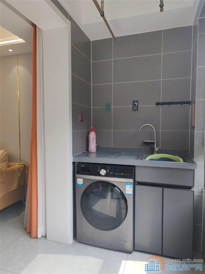 保利银杏小镇88平132万洋房精装修