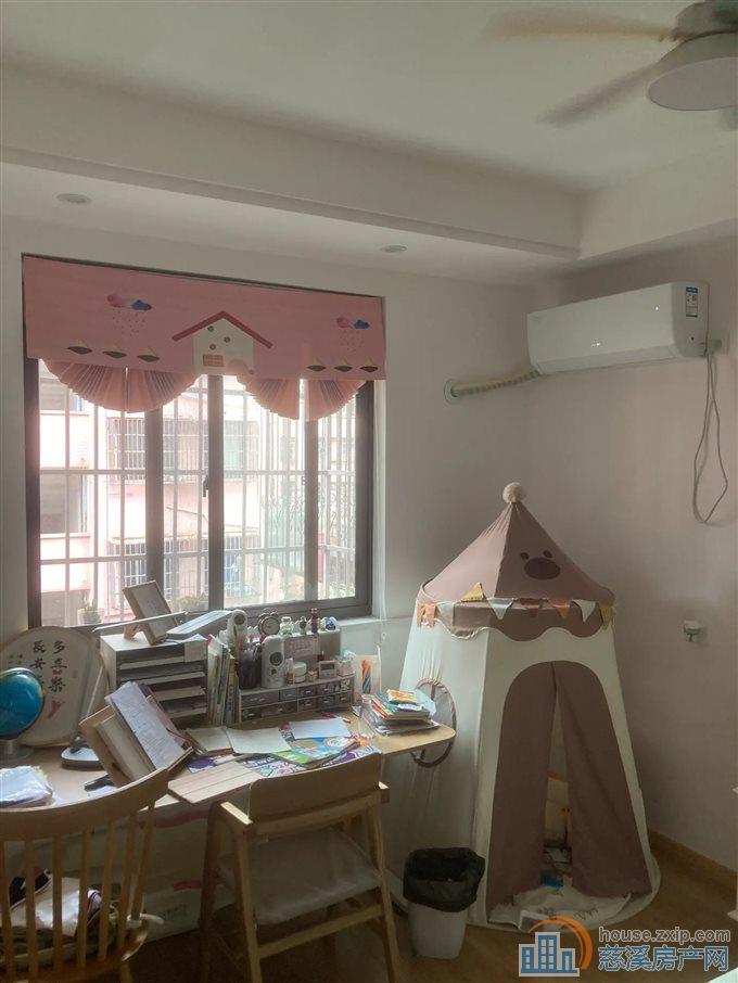 鸣山新村 精装 73平方88万 中低层