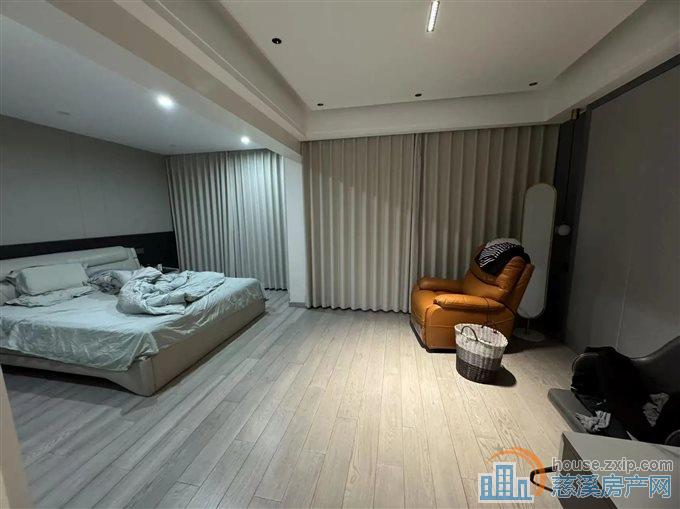 珑玥府 带露台 豪装 上叠 带车位