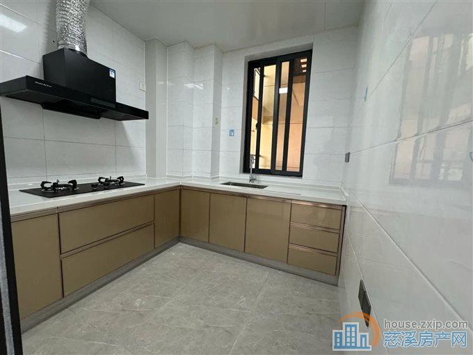 明月佳苑90平116.8带车位杂物间