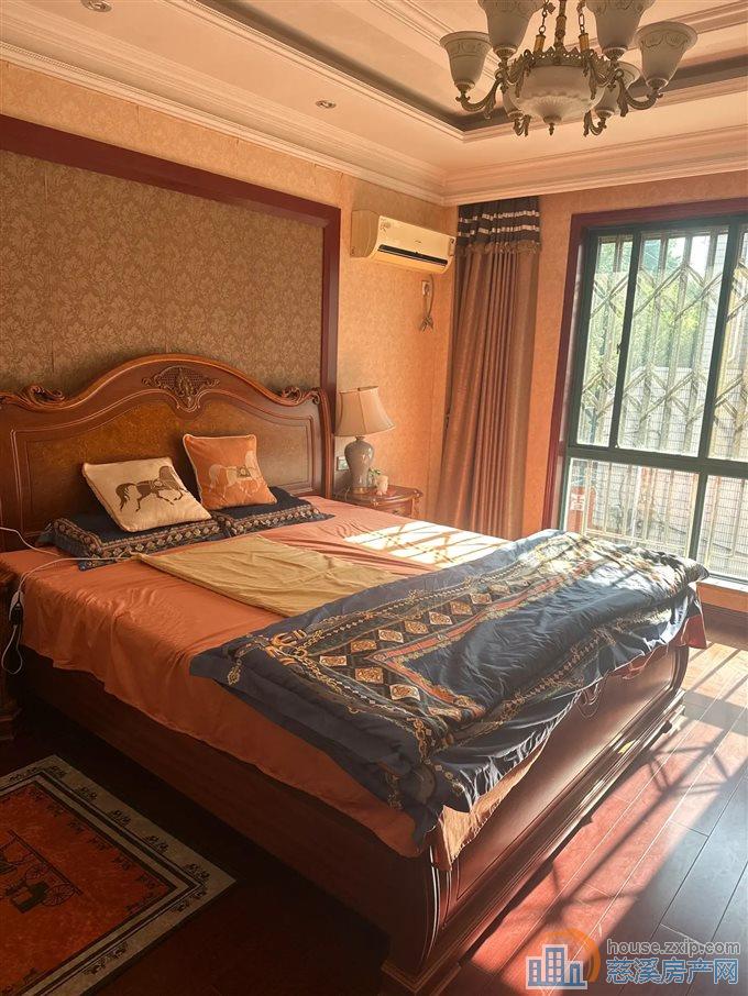 实验公寓146平210万带车位豪华装修