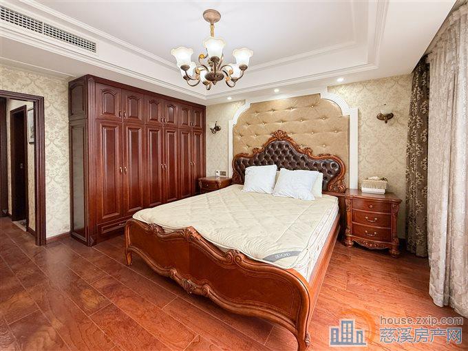 财富中心 豪装 3套房 带车位带地暖