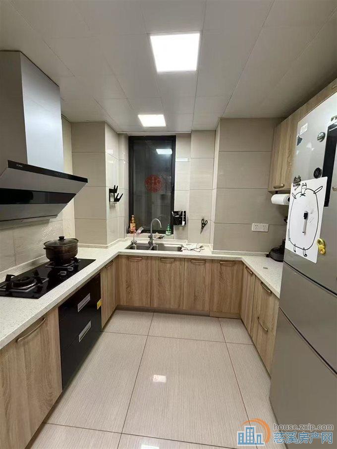 阳光城一期100平三间朝南婚装150万