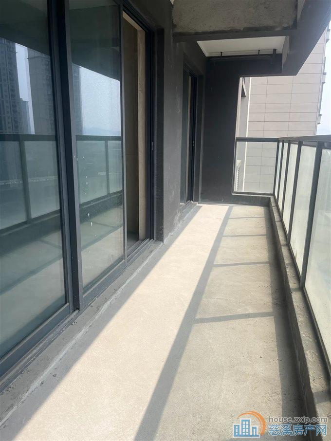 江樾潮启 毛坯130平方206万 带车位