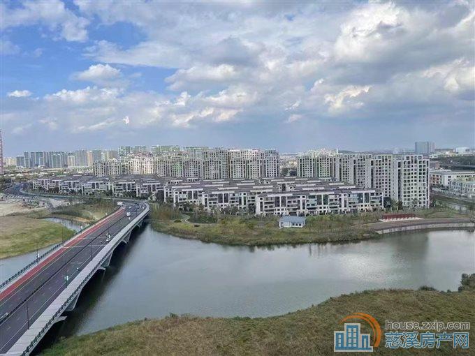 观湖佳苑92平中上层湖景房2年到