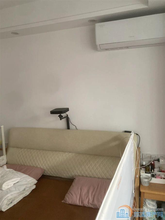 鸣山新村 精装 73平方88万 中低层