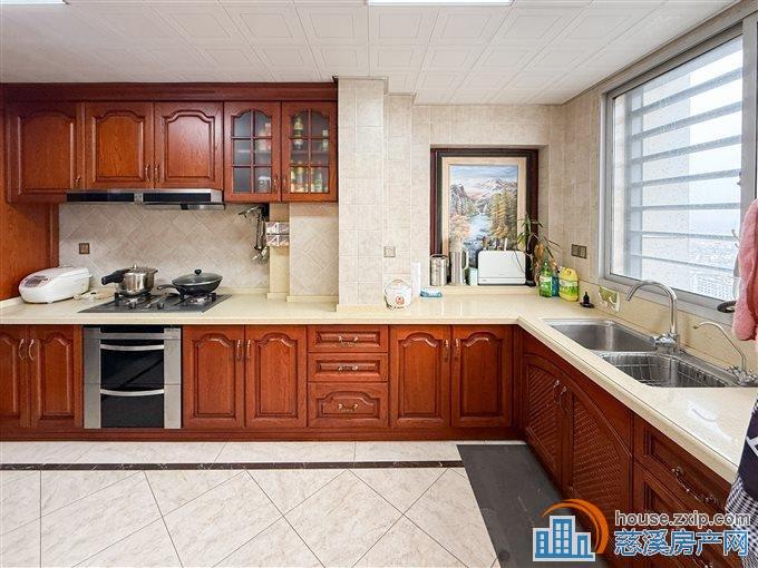 财富中心 172平豪装100万 送车位