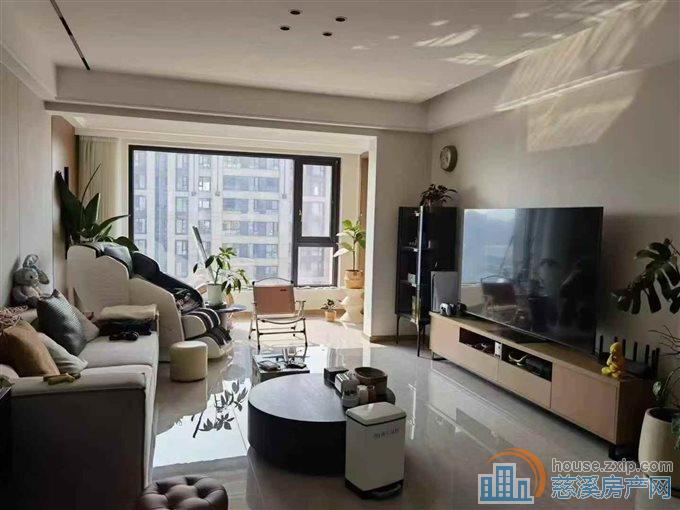 金地鸿悦138平方275万豪华现代装修