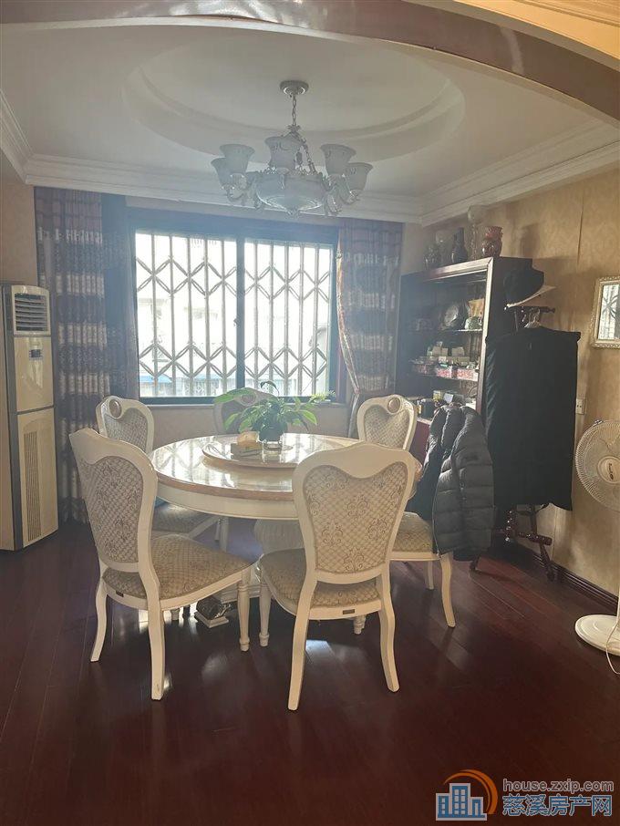 实验公寓146平210万带车位豪华装修