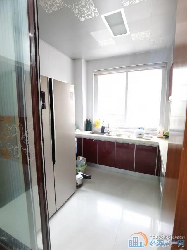 嘉都苑低楼层面积109平车库精装122万