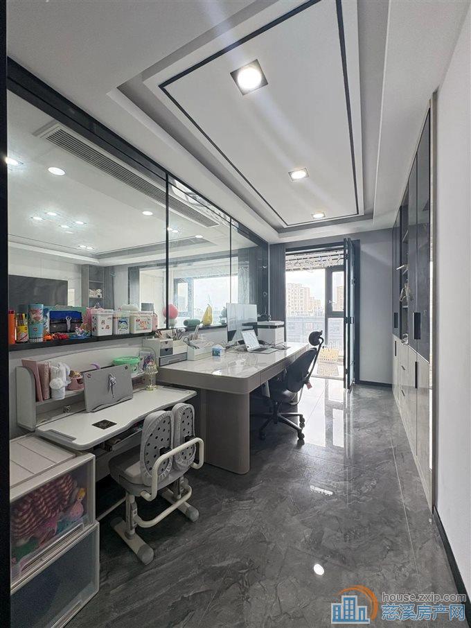 阅江府大面积黄金层装修9层新直接拎包有图