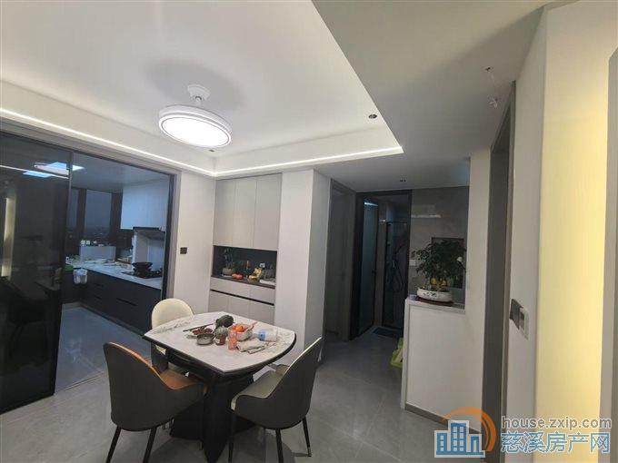 梅林苑92平东边套黄金楼层全新精装