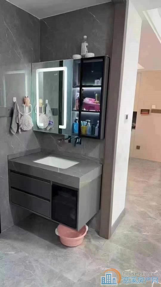 出售银杏小镇,127平方,新装修