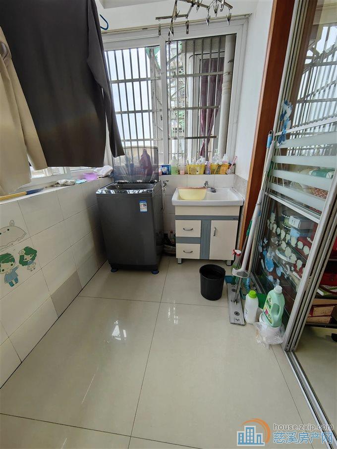 玲珑小区130平109万车位另算