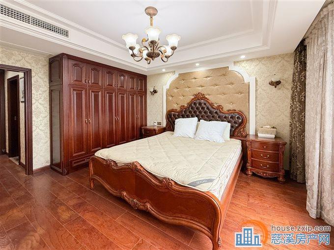 财富中心 172平豪装100万 送车位