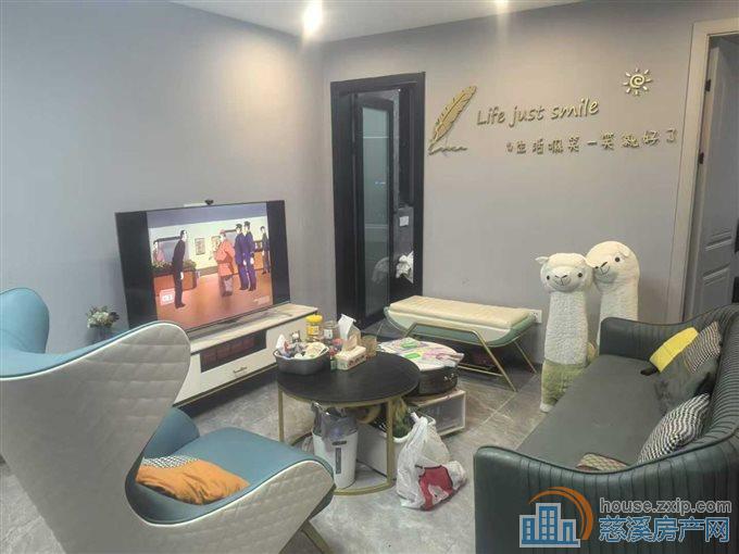 鸣北小区105平精装带车位架135万