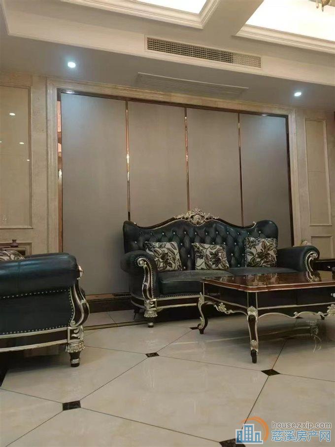 东方明珠小高层178平豪装带车位两只