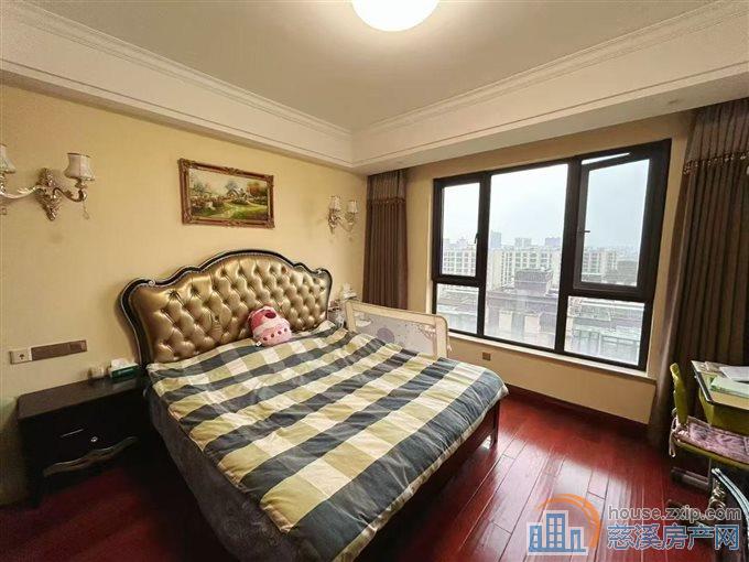 金仕华庭124平豪装带车位可读书