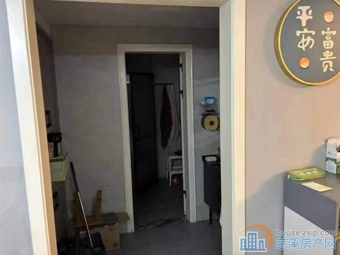 白彭小区多层110平豪华装修120万