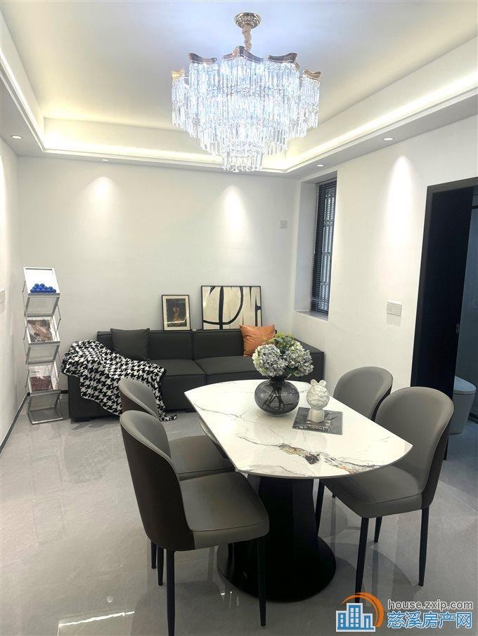 金山南区两室全新豪华装直接房源钥匙在